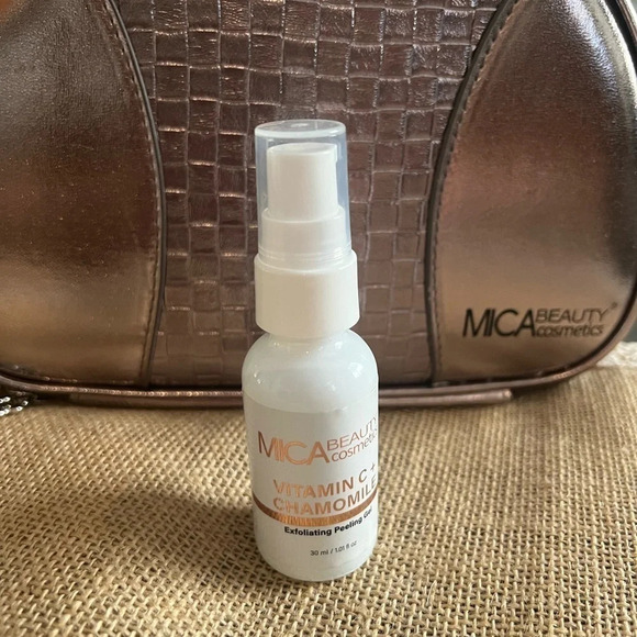 9 Piece Mica Beauty Cosmetics Skincare Set - Picture 4 of 11